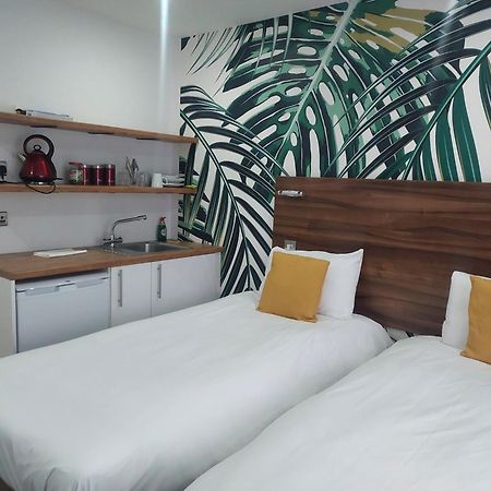 Heathrow-Windsor Guest House Слау Екстер'єр фото